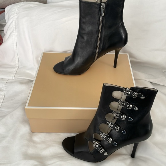 Authentic Michael Michael Kors Black Leather Peep-toe Bootie size 9 1/2M - Picture 2 of 12